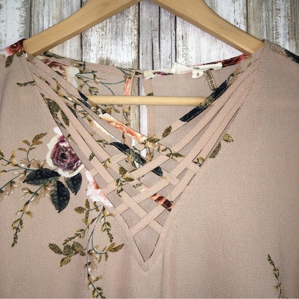 Entro Beige Floral Bell Sleeve Blouse - Picture 4 of 6